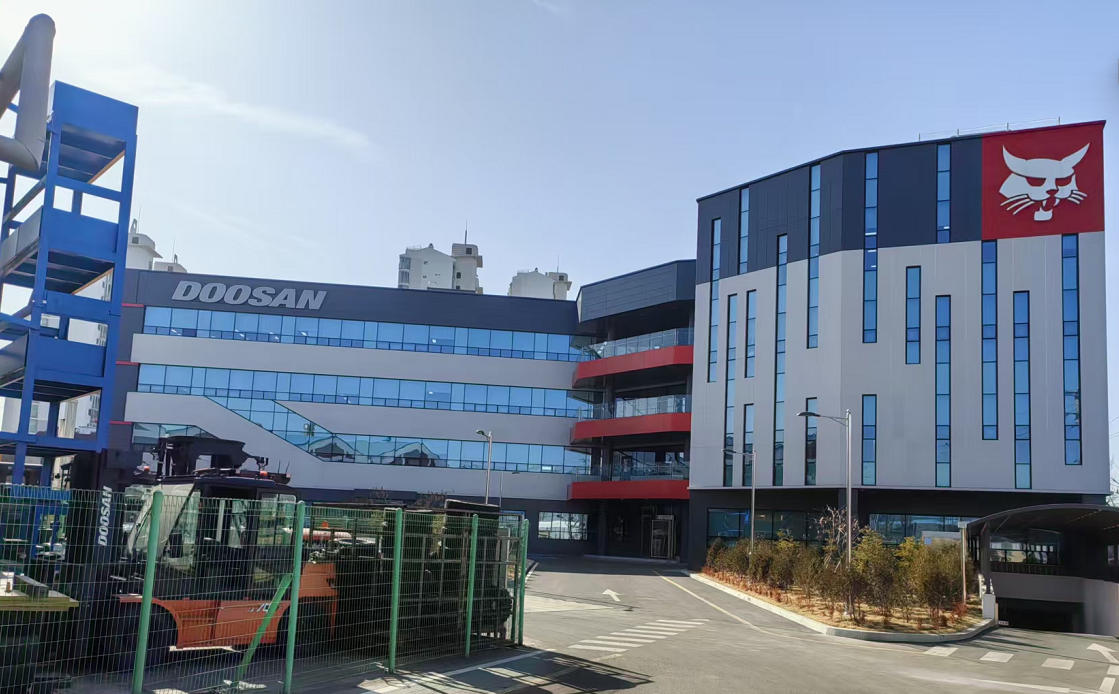 Đoàn lãnh đạo công ty đến thăm một khách hàng quan trọng Hàn Quốc.